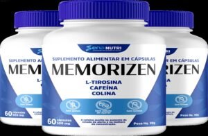 Cápsulas de Memorizen em um livro aberto, simbolizando o uso do suplemento para melhorar a memória e o foco em estudos e trabalho.