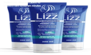 Mulher usando Perfect Lizz no banho e exibindo cabelo liso e brilhante