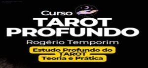 Aluno estudando o Tarot Profundo de Rogério Temporim, aplicando leituras terapêuticas com baralho Rider Waite