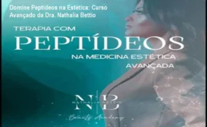 Profissional de estética assistindo aula online sobre terapia com peptídeos avançada da Dra. Nathalia Bettio