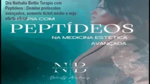 Dra Nathalia Bettio ensinando terapia com peptídeos a profissionais de estética avançada