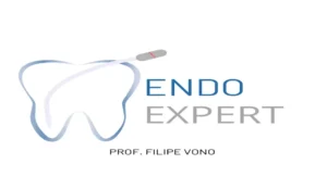 Dentista praticando técnicas avançadas de endodontia ao vivo no curso Método Endo Expert