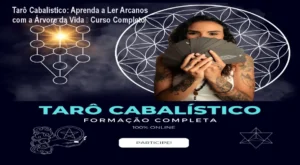 Imagem do curso Tarô Cabalístico mostrando símbolos da Árvore da Vida e cartas de tarô em um ambiente meditativo