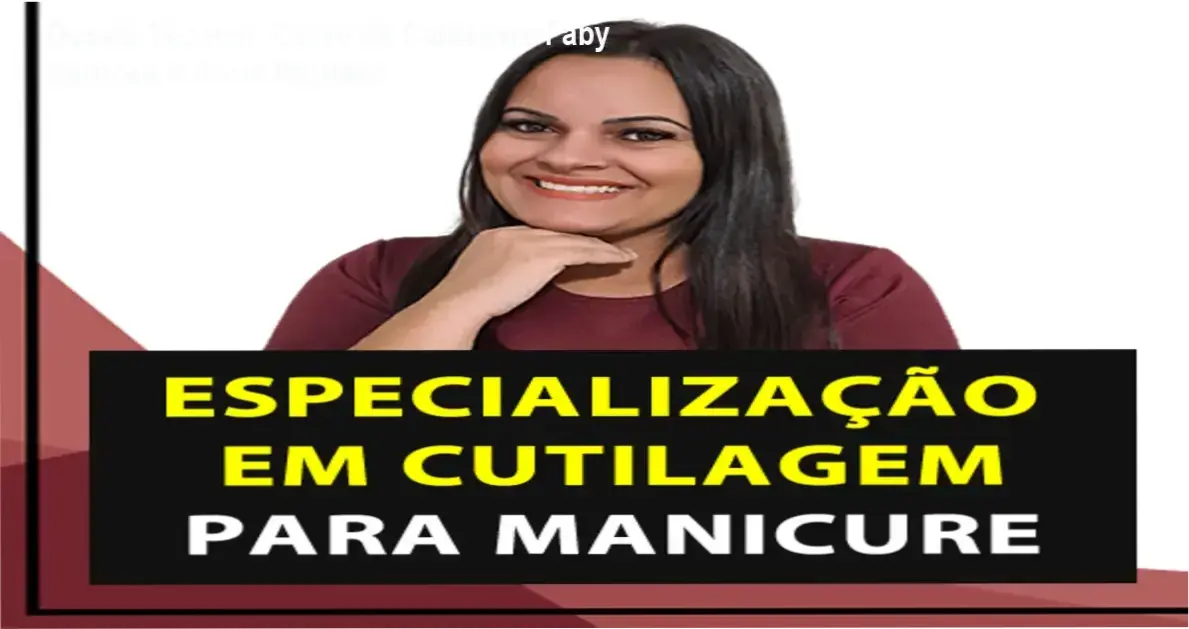 Manicure realizando a técnica de cutilagem fundinha e corte bordado do curso de Faby Cardoso